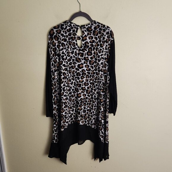 Kate & Mallory Leopard Black Trim Tunic Sharkbite Hem Mobwife Top Size 1X - Picture 2 of 4